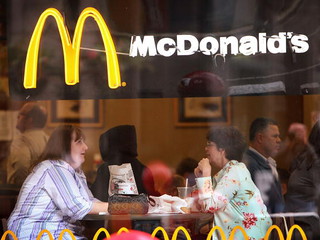 25-letni nauczyciel pierwszą nietrzeźwą osobą niewpuszczoną do McDonald's