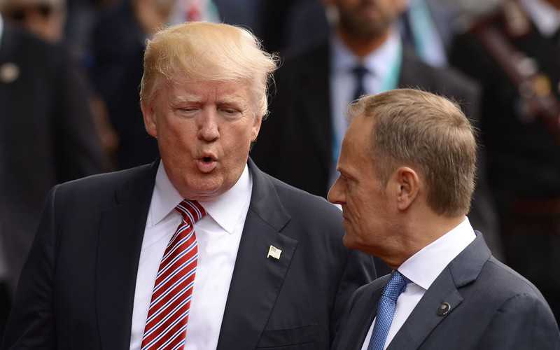 Tusk: "Trump ma nadzieję, że UE się posypie"