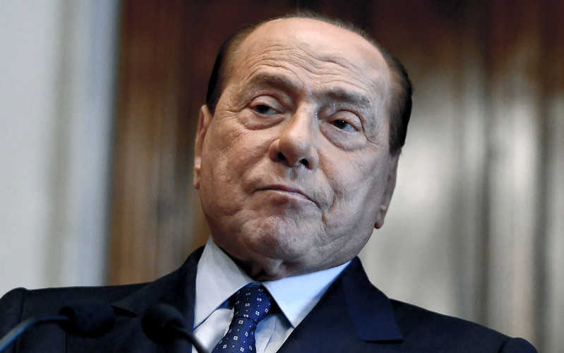 Niefortunny upadek. Berlusconi trafił do szpitala