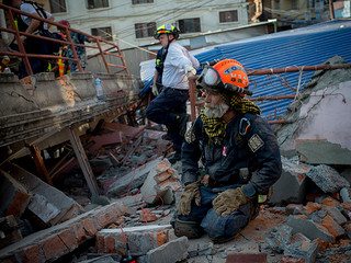 Nepal: Już 66 zabitych we wczorajszym trzęsieniu ziemi