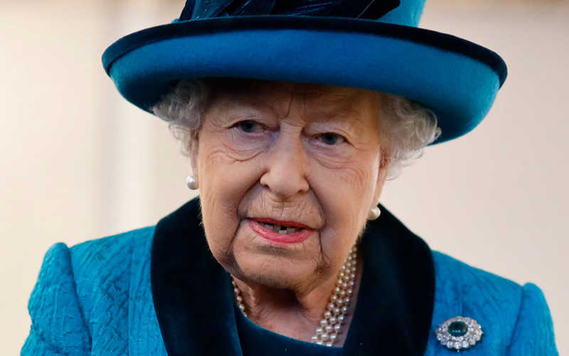 "The Sun": Królowa Elżbieta II przygotowuje się do abdykacji