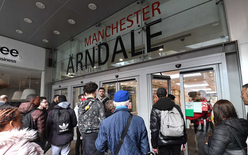 Manchester: Wielka panika po wybuchu fajerwerków w centrum handlowym