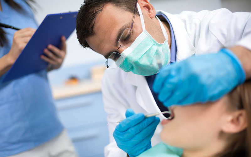 NHS: W Anglii miliony pacjentów w kolejce do dentysty