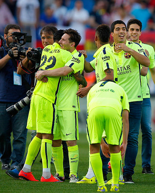 Barcelona clinches Spanish league title with win at Atletico