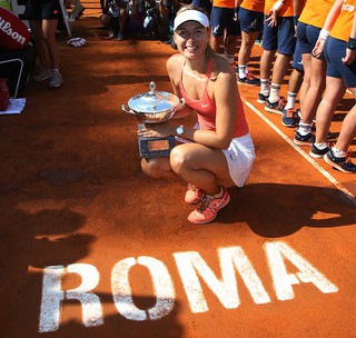 Maria Sharapova wins third title in Rome