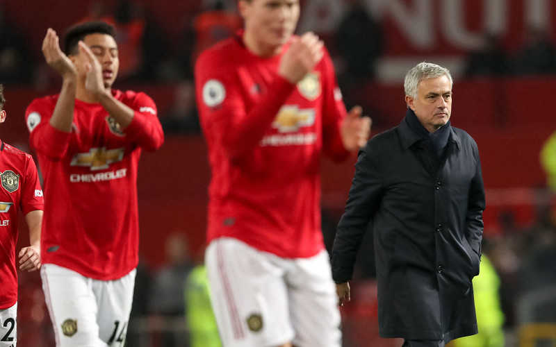 Mourinho loses in return to Old Trafford; Liverpool cruises
