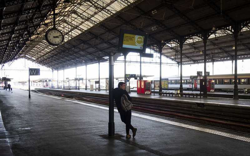 Strajk generalny we Francji. Stanęły pociągi i metro, zamknięto szkoły