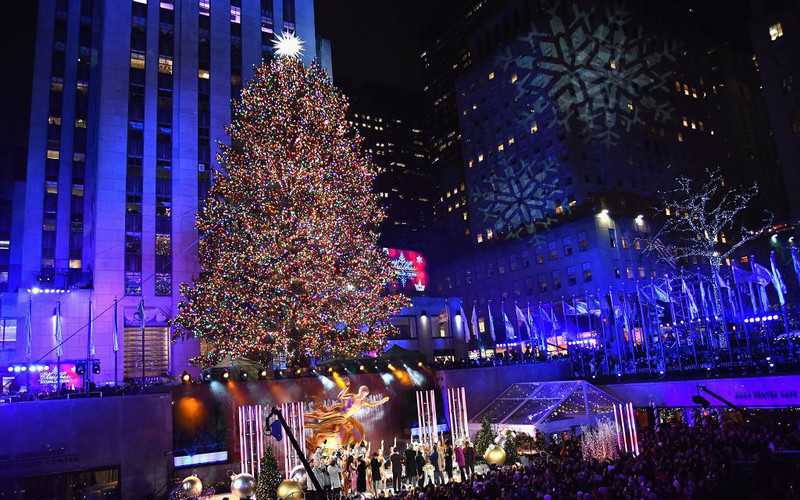 Thousands gather for annual lighting of Rockefeller Center Christmas tree