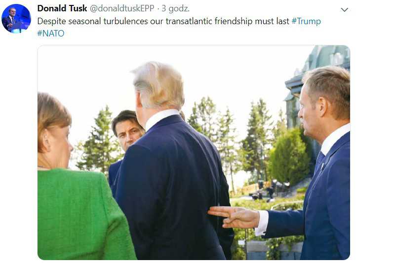 Tusk on Twitter "aims" at Trump's back