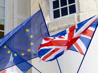 EU citizens not eligible for referendum vote, says No 10