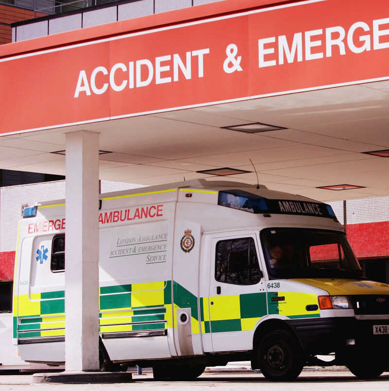 Anglia: Tysiące pacjentów umiera w oczekiwaniu na szpitalne łóżko