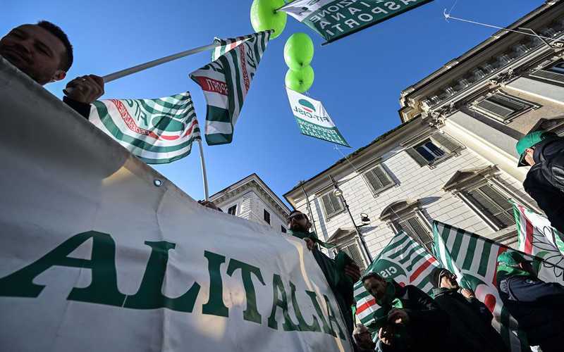 Italy: Alitalia has canceled 350 flights due to a strike