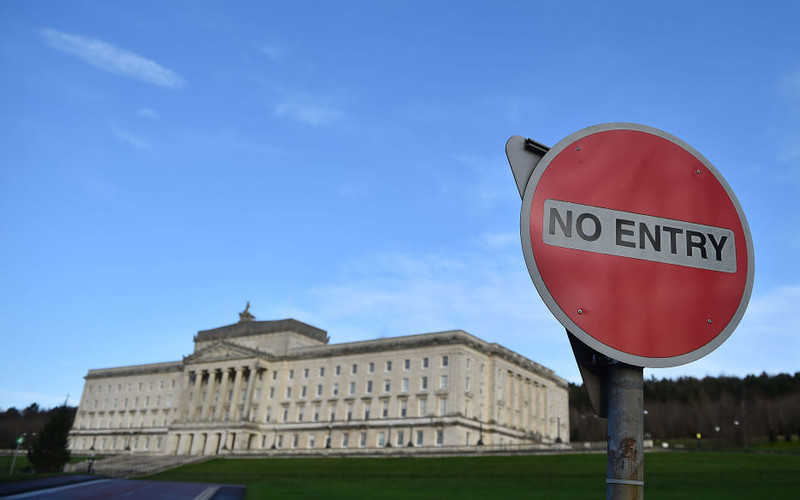 Wznowiono rozmowy na temat przywrócenia władz Irlandii Północnej