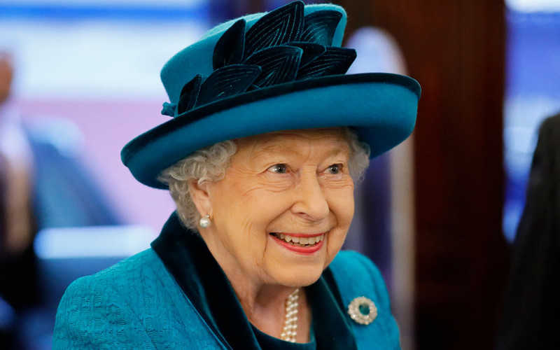 Królowa szuka nowego pracownika do zarządzania jej Facebookiem