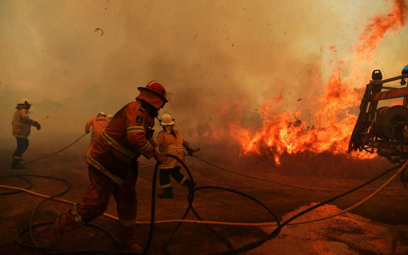 Australia fires: State of emergency declared after hottest day on record