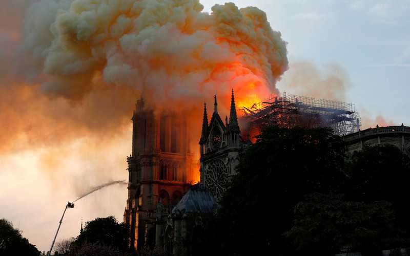 No Christmas service at Notre Dame for first time in 200 years 