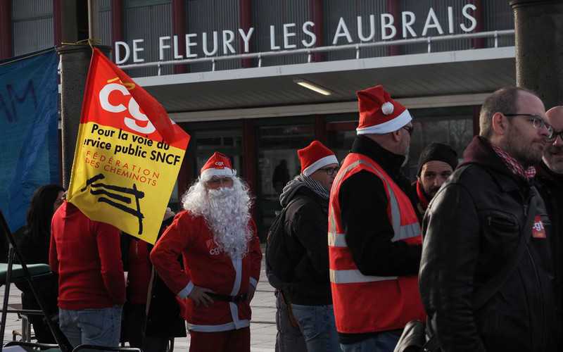 Francja: Święta Bożego Narodzenia nie przerwały strajków