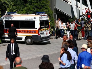 French Open: Fan taken to hospital as scoreboard falls on crowd