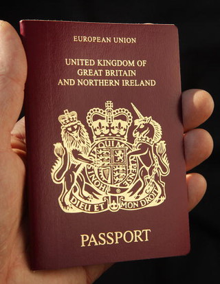 Rząd chce mieć prawo do "darcia ludziom paszportów"