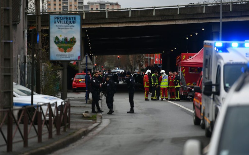 Paris Villejuif stabbings: Attacker shot dead after killing one and injuring others