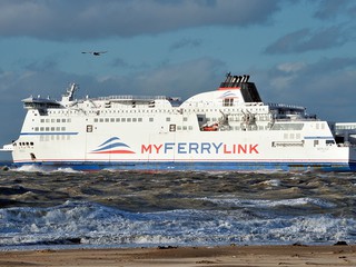 Unexploded WWII mines disrupt Dover to Calais ferries