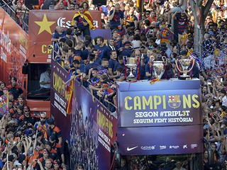Tłumy kibiców przywitały triumfatorów w Barcelonie