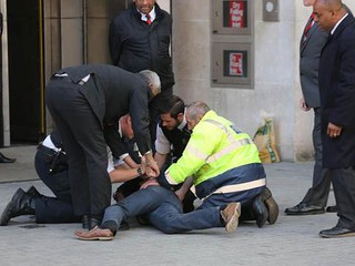 Mężczyzna chciał dokonać samospalenia przed budynkiem BBC