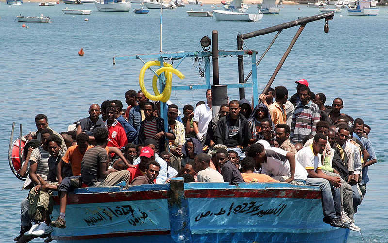  83/5000 In 2019, twice as many migrants arrived in the Canary Islands than a year ago