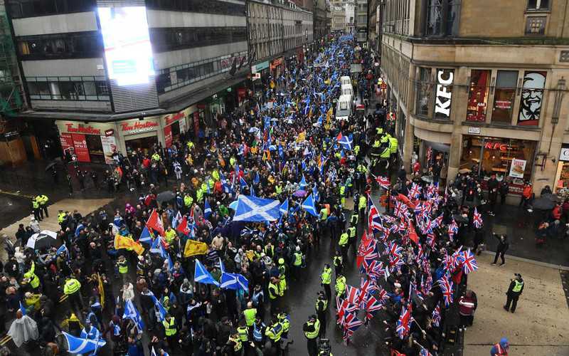 Thousands of independence supporters march in Glasgow