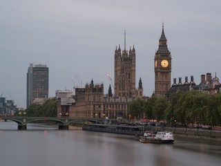 Brytyjski parlament już od kilku lat się sypie