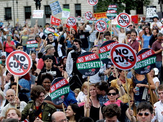 Brytyjczycy protestują przeciwko oszczędnościom. Marsz w Londynie