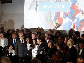Paris announces bid to host 2024 Olympic Games