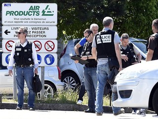 Francja: Atak islamistów na zakłady gazowe. Mężczyźnie obcięto głowę
