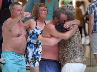"Schował broń w parasolu plażowym". Już 39 ofiar zamachu w Tunezji