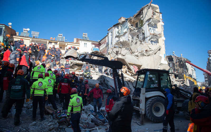 Turcja: 22 zabitych w trzęsieniu ziemi 