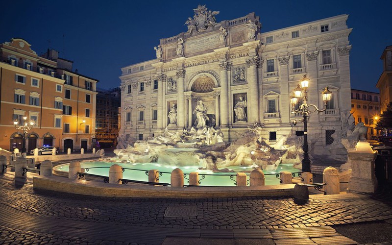 Rome to put barrier around Trevi Fountain