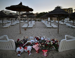 Brytyjczycy opłakują ofiary zamachu w Tunezji. Sprawcą był 23-letni student