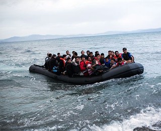 Record 137,000 refugees, migrants crossed Mediterranean in 2015