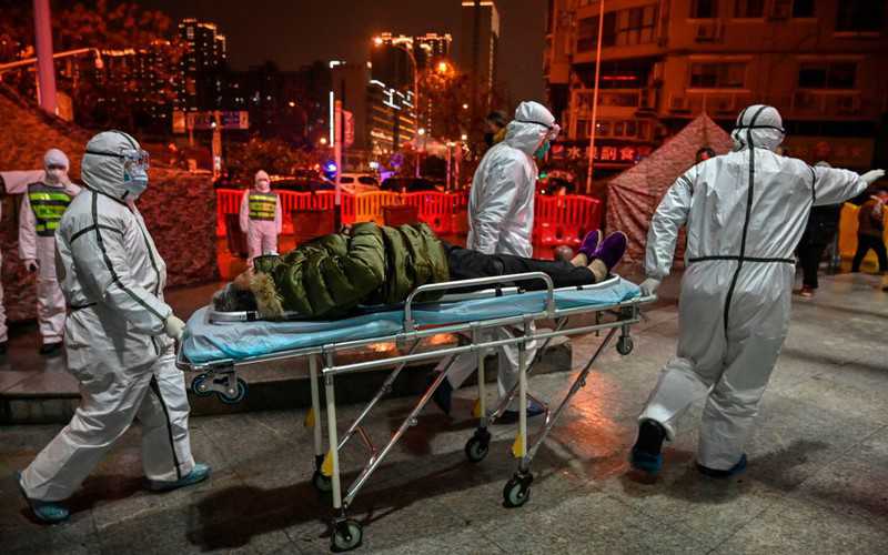 Mieszkaniec Wuhanu: Panika dużo gorsza od epidemii 