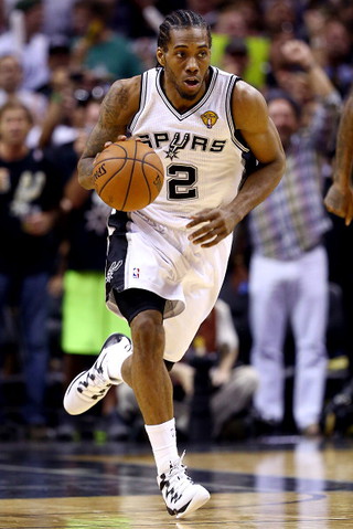 Kawhi Leonard agrees to 5-year contract with Spurs