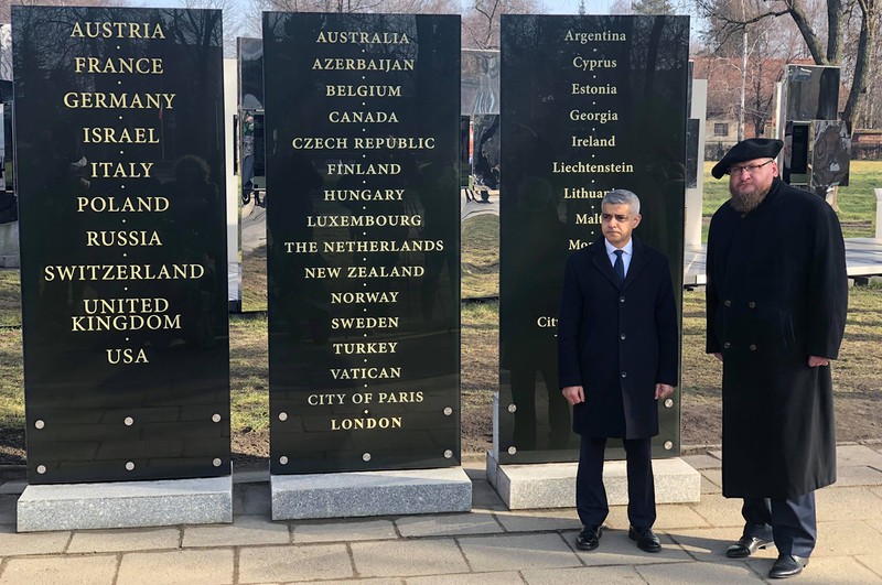 Burmistrz Londynu oskarżył Polskę o pisanie historii na nowo. Jest odpowiedź ambasady