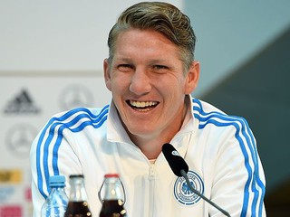 Manchester United 'to sign Bastian Schweinsteiger' according to reports