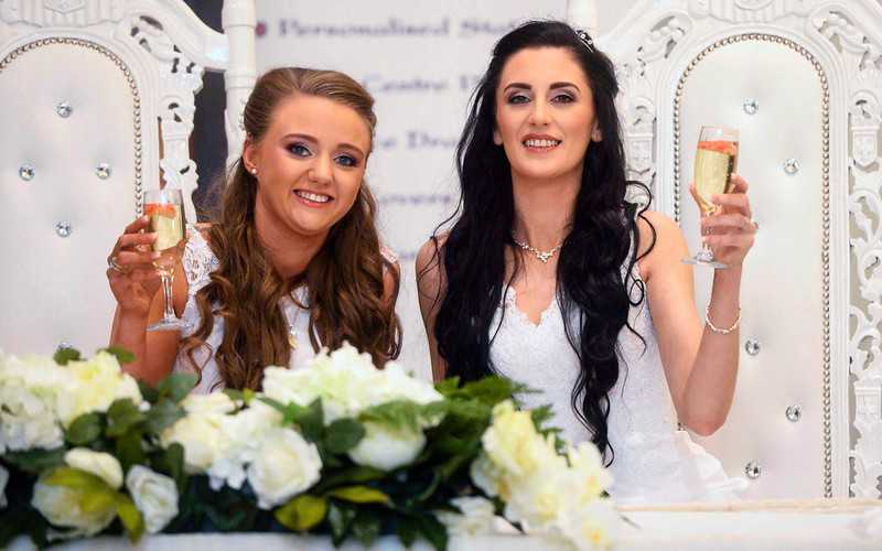 W Irlandii Płn. odbył się pierwszy ślub pary jednopłciowej
