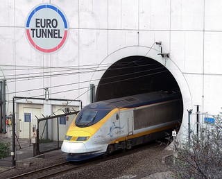 Kolejny wypadek w Eurotunelu. Nielegalni imigranci forsowali przejście