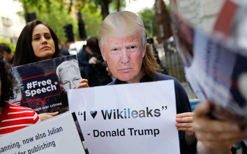 Londyn: Trump oferował Assange'owi "przysługę za przysługę"