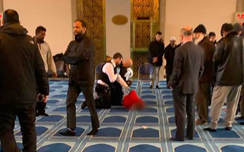 Londyn: Atak nożownika w meczecie