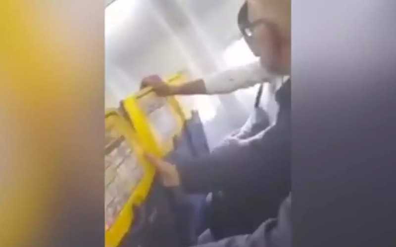 Sztorm Dennis: Krzyk i płacz na pokładzie Ryanair