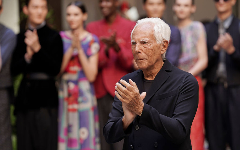 Giorgio Armani: Półnagie kobiety w reklamach to gwałt