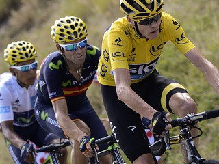 Chris Froome safely retains Tour de France lead after tricky stage 16