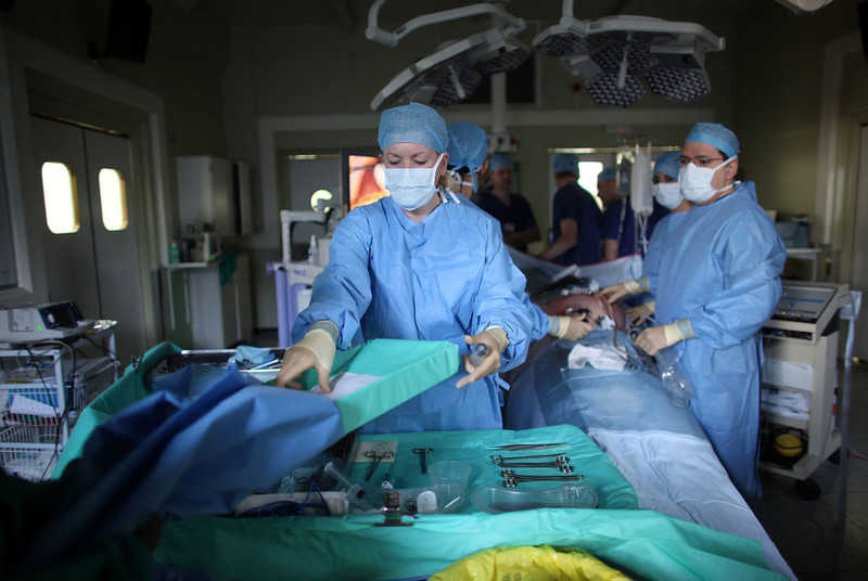 NHS: Pielęgniarki będą przeprowadzać operacje